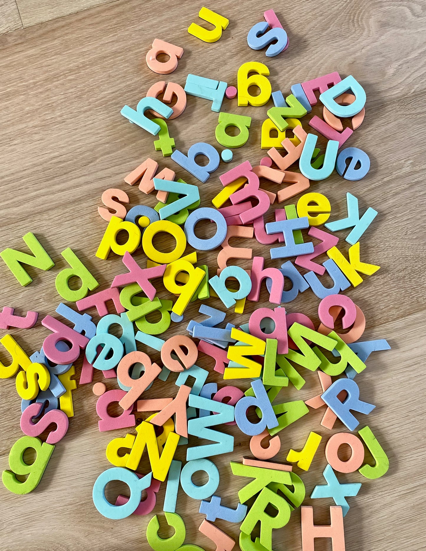 134-piece Magnetic letter set